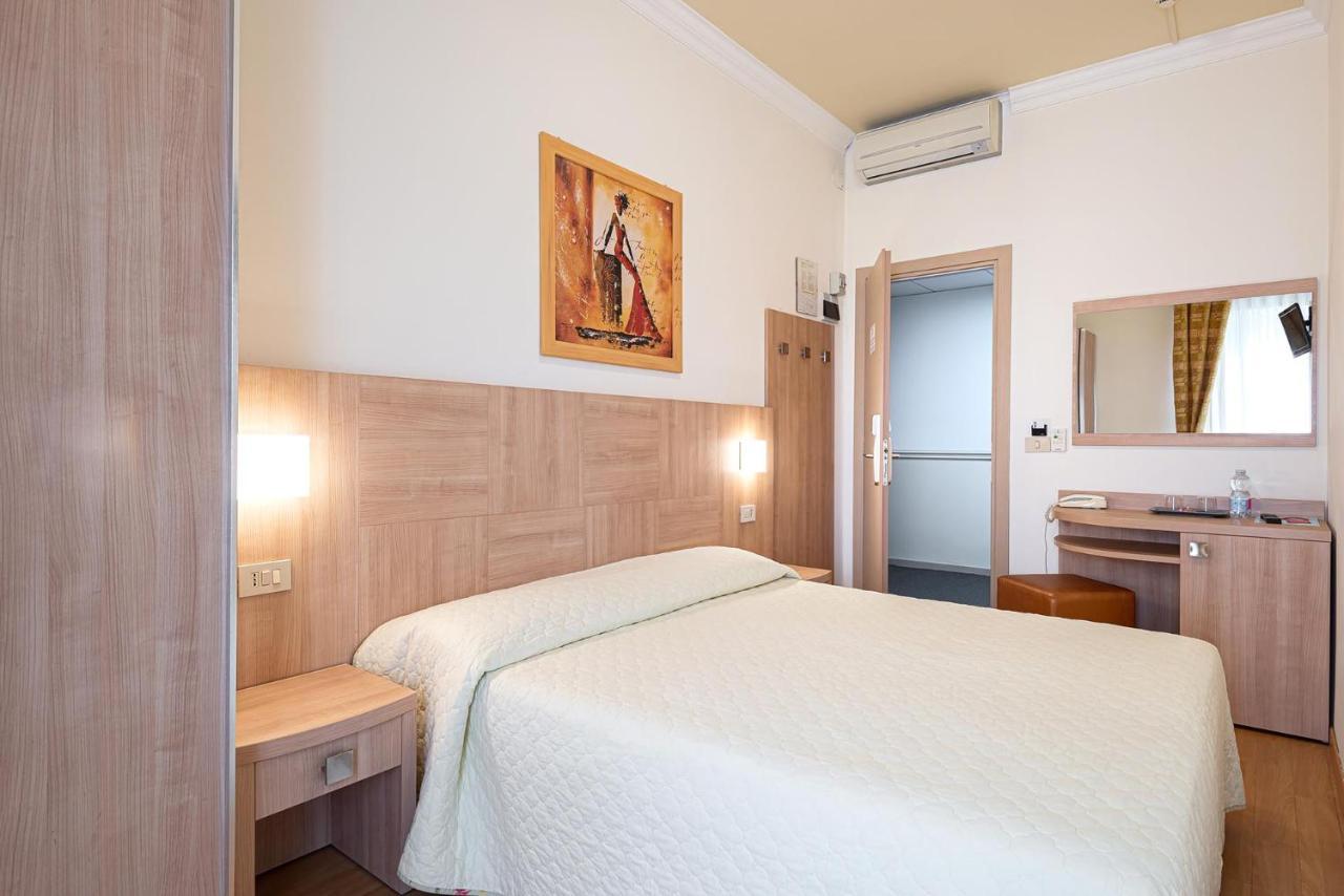 Hotel Corinna Rimini Exterior foto