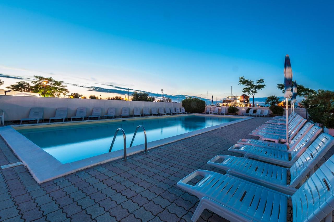 Hotel Corinna Rimini Exterior foto