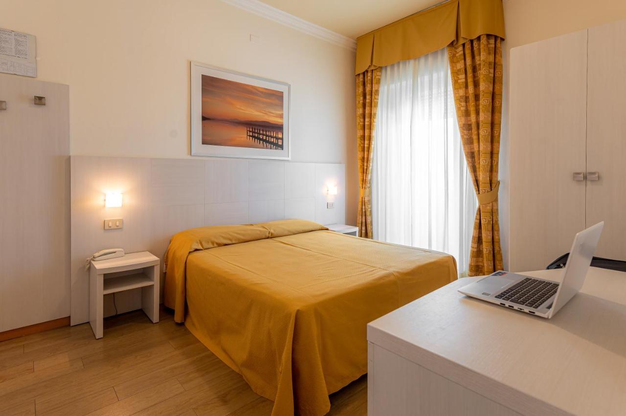 Hotel Corinna Rimini Exterior foto