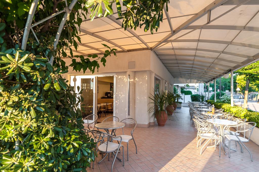 Hotel Corinna Rimini Exterior foto