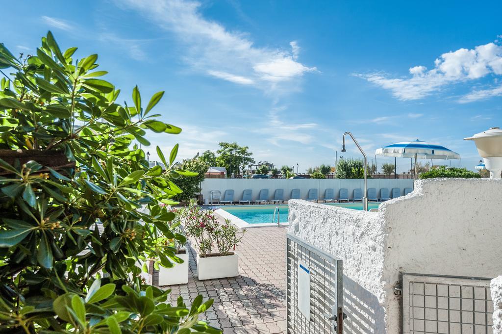 Hotel Corinna Rimini Exterior foto