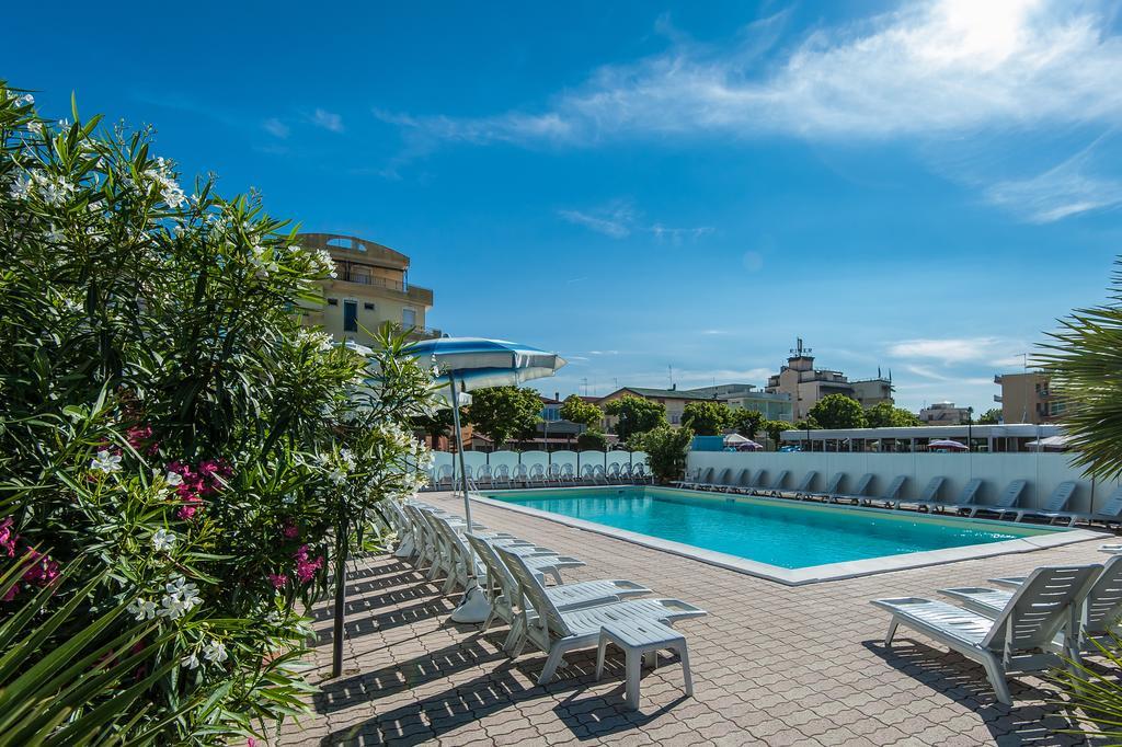 Hotel Corinna Rimini Exterior foto