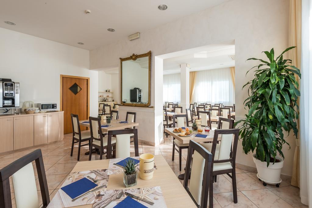 Hotel Corinna Rimini Exterior foto